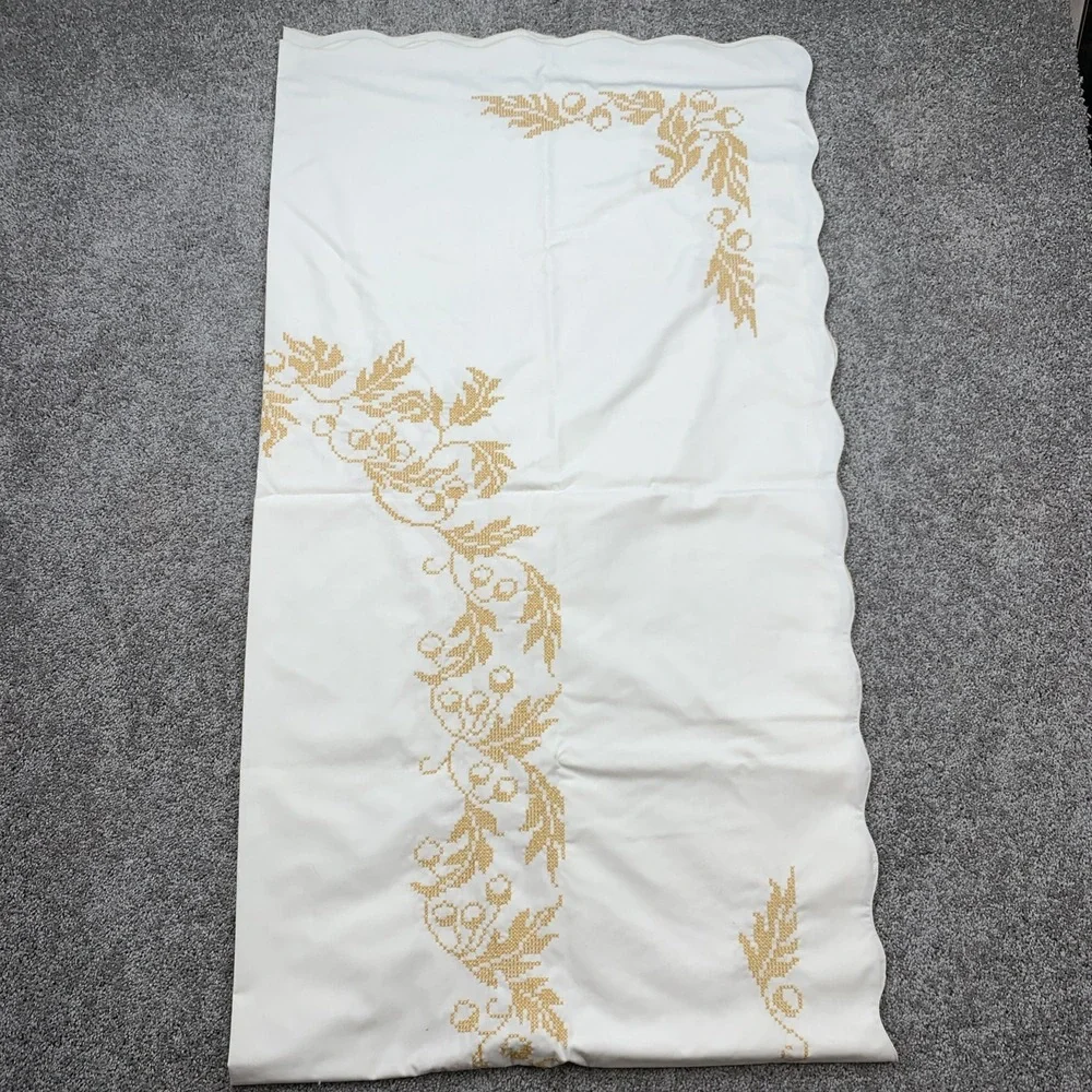 VTG Hand Embroidered Cross Stitch Tablecloth + 12 Napkins MCM Granny Core 106x59